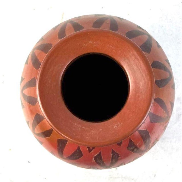 The vase, 8.5" tall, is an exceptional, museum-grade piece by the authenticated Peruvian Chulucanas master designer José...