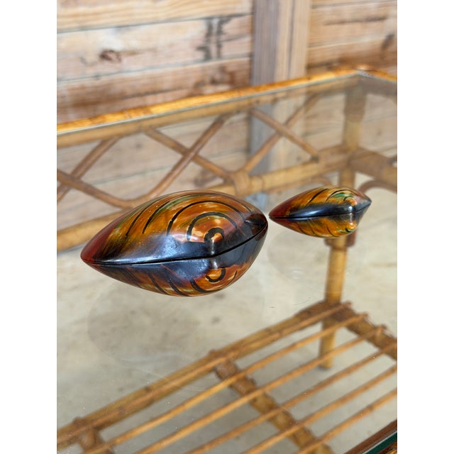 1980s Pair of Vintage Asian Lacquered Clam Shell Trinket Boxes For Sale - Image 5 of 10