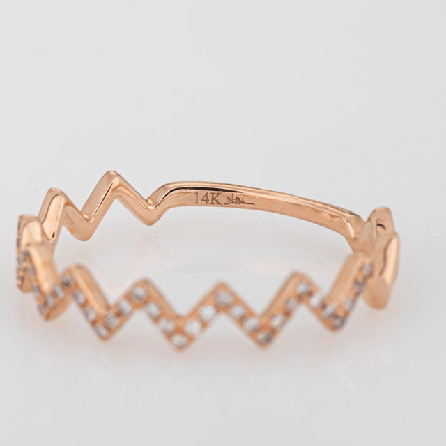 Metal Diamond Zig Zag Ring Sz 7 Chevron Band 14k Rose Gold Fine Estate Jewelry For Sale - Image 7 of 7