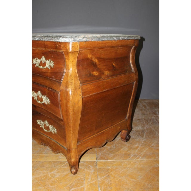 Antiquue Walnut Tomb-Shaped Commode, 1700s For Sale - Image 6 of 16