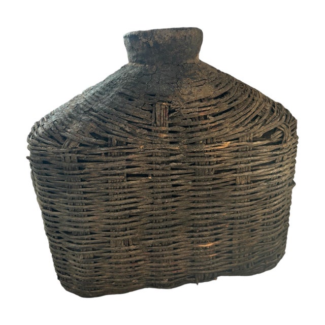 This exquisite antique woven willow oil container from late 19th century China boasts both vintage charm and excellent...