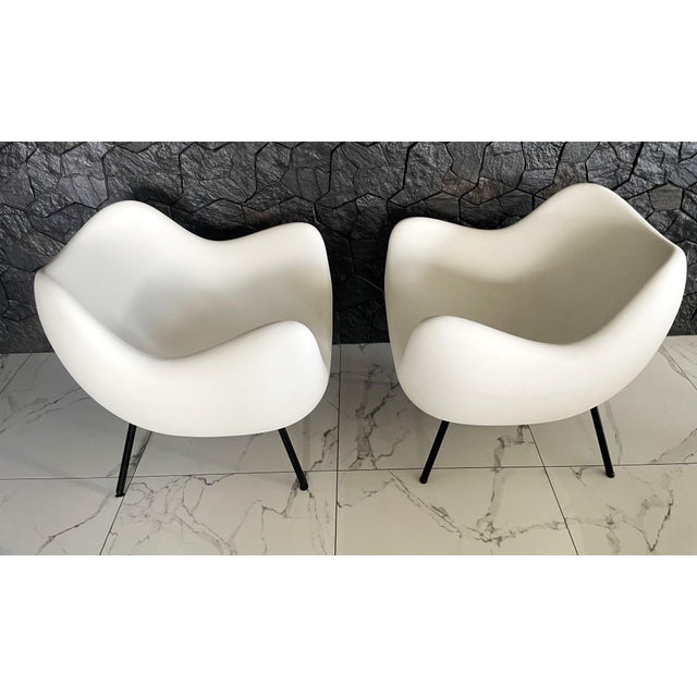 Mid-20th Century Modernism White RM58 Armchairs by Roman Modzelewski for Vzór, 2016, Set of 2 For Sale - Image 6 of 18