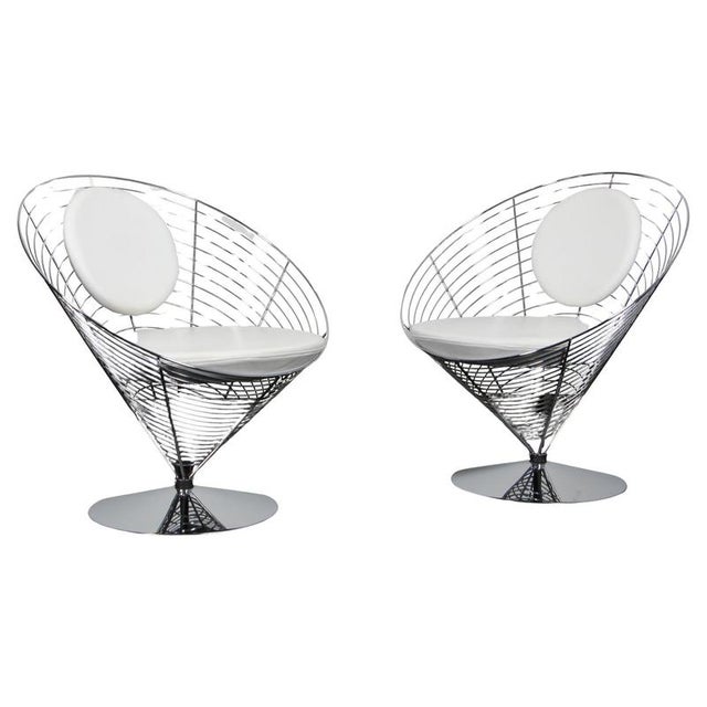 White Vintage Wire Cone Chairs by Verner Panton, 1970s, Set of 2 For Sale - Image 8 of 8