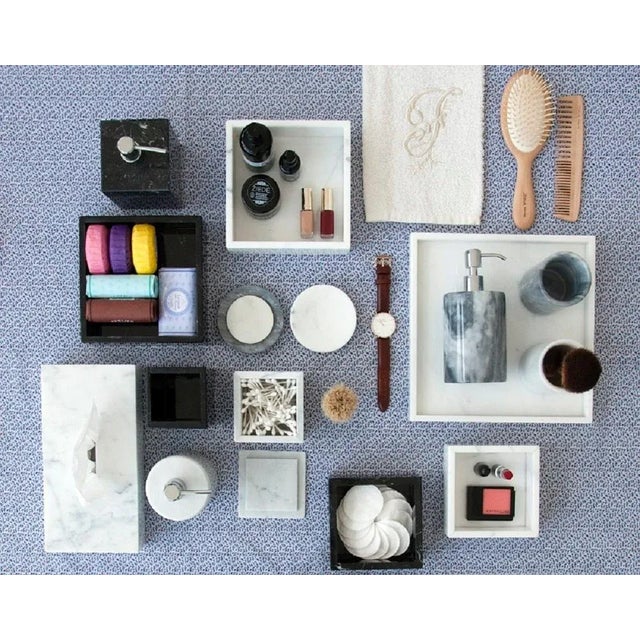 Squared white Carrara marble guest towel tray, ideal for spa, hotel, restaurant and private house bathrooms. It can be...