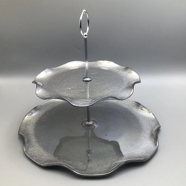 Dorothy Thorpe Style Glass 2 Tiered Serving Tray With Textured Silver Bottoms and Ruffled Edge For Sale - Image 4 of 13