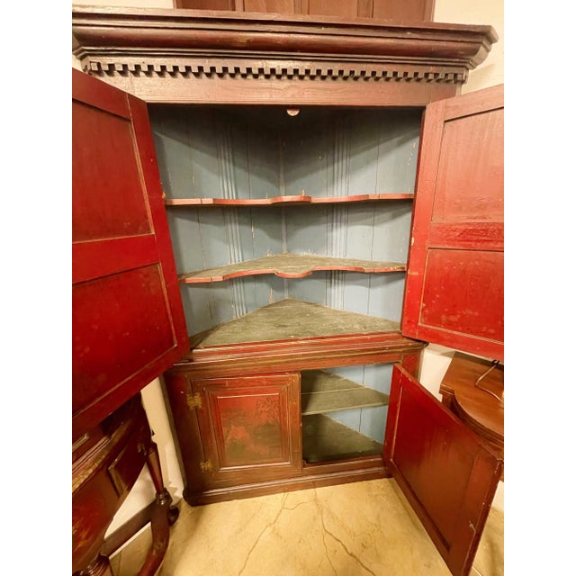 Chinoiserie 19th Century American Southern Plantation Chinoiserie Decorated Corner Cupboard For Sale - Image 3 of 11