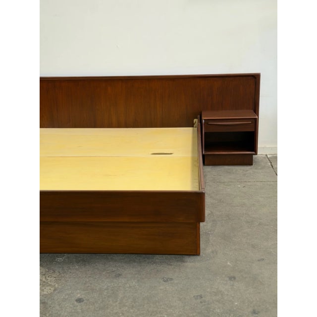 W102 D82 H28 INNER BED W60.75 D80.75 H4 Headboard Space 18 Nightstands W17 D15 H16 This vintage mid century platform bed...