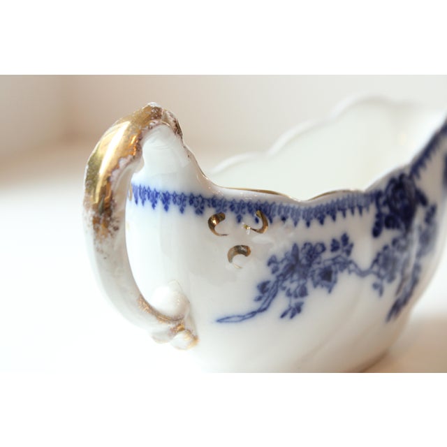 Blue 1890-1910 English Grindley Gilded (Flow Blue) Transferware Gravy Boat For Sale - Image 8 of 9
