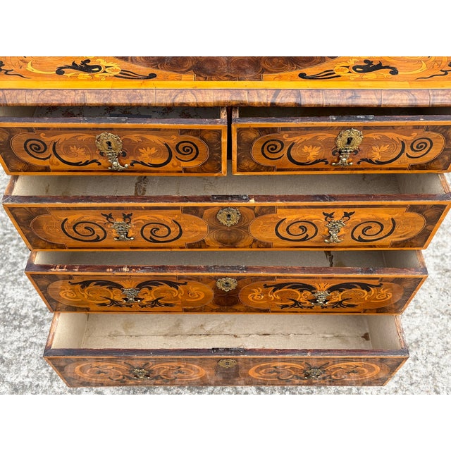 Antique William & Mary Oyster Marquetry Chest, 1680 For Sale - Image 12 of 18