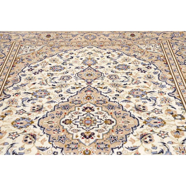 Middle Eastern Rug in Virgin Wool For Sale - Image 8 of 11