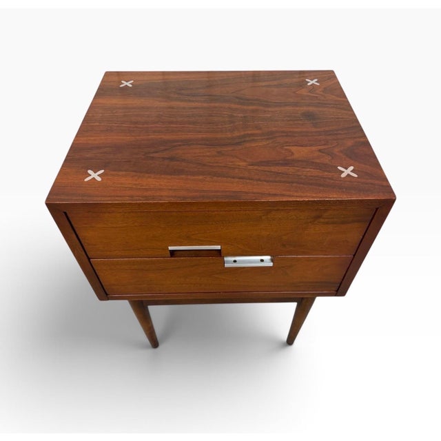 Brown Mid-Century Modern American of Martinsville Accord Walnut Nightstands - Set of 2 For Sale - Image 8 of 10