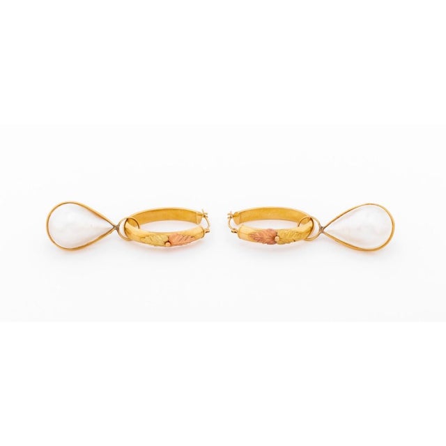 12k Tri-Color Gold Hoop Earrings With 14k Pearl Drops For Sale - Image 4 of 5