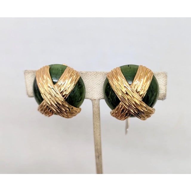Mid-Century Modern Vintage Signed Napier Round Domed Green X Clip Earrings, 1974 For Sale - Image 3 of 10