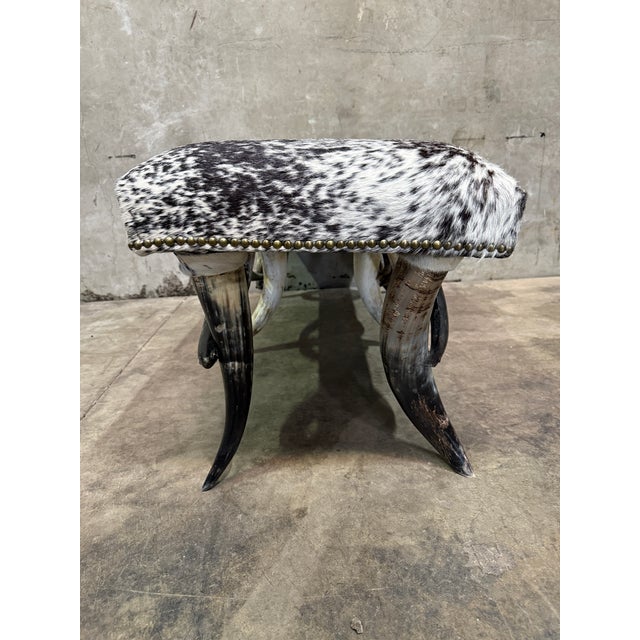 American 1970s Steer Horn Bench Cowhide Seat Nailhead Western Ranch Longhorn Speckled 48in For Sale - Image 3 of 12