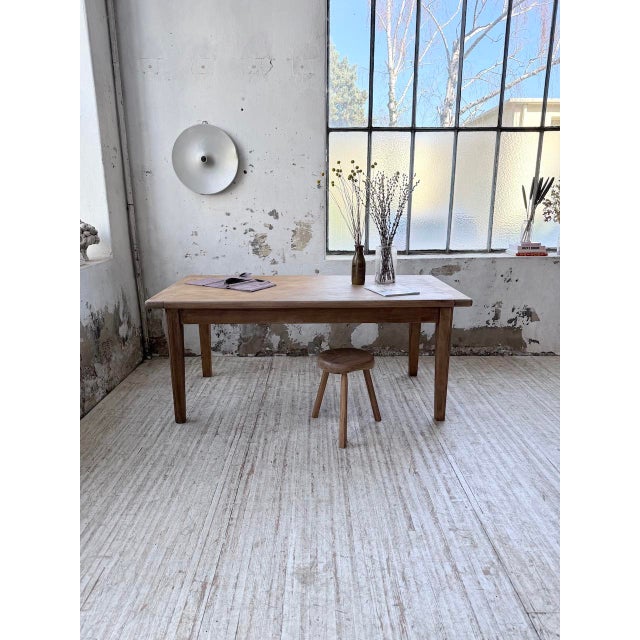 Vintage oak farmhouse table from the 1960s/70s. we love its typical farmhouse look, with its tapered legs, end drawer, and...