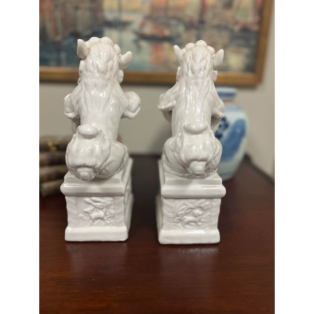 Mid 20th Century Pair of Mid Century Blanc De Chine, White Foo Dogs / Lions - Chinoiserie Decor - Bookends / Figurines For Sale - Image 5 of 7