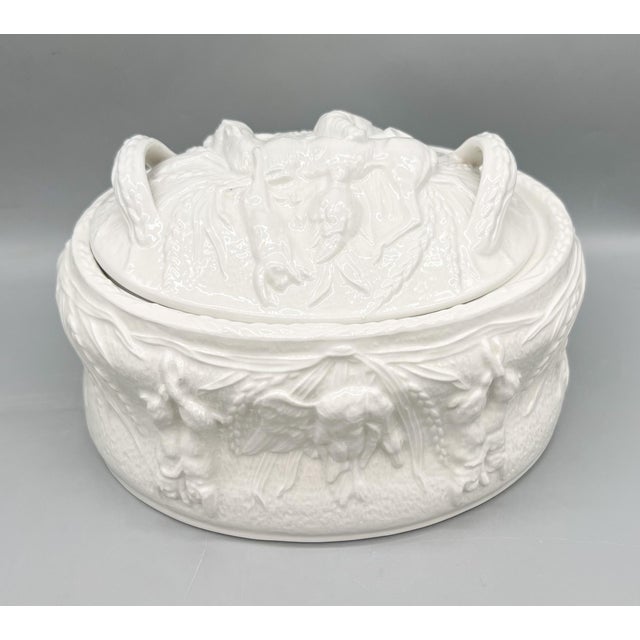 Vintage English Portmeirion White Relief Covered Serving Bowl | Oven-to-Table Dish - Cottagecore, European Countryside For Sale - Image 16 of 16