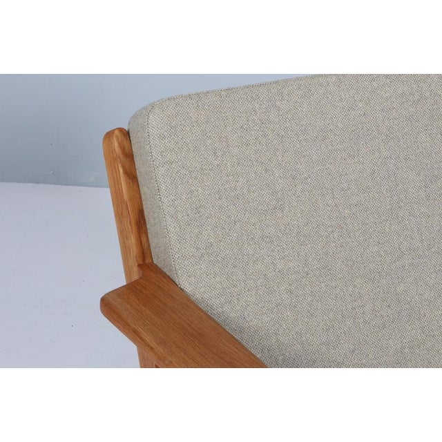 Lounge Chair Model 290 in Oiled Oak by Hans J. Wegner for Getama, Denmark, 1970s For Sale - Image 4 of 8