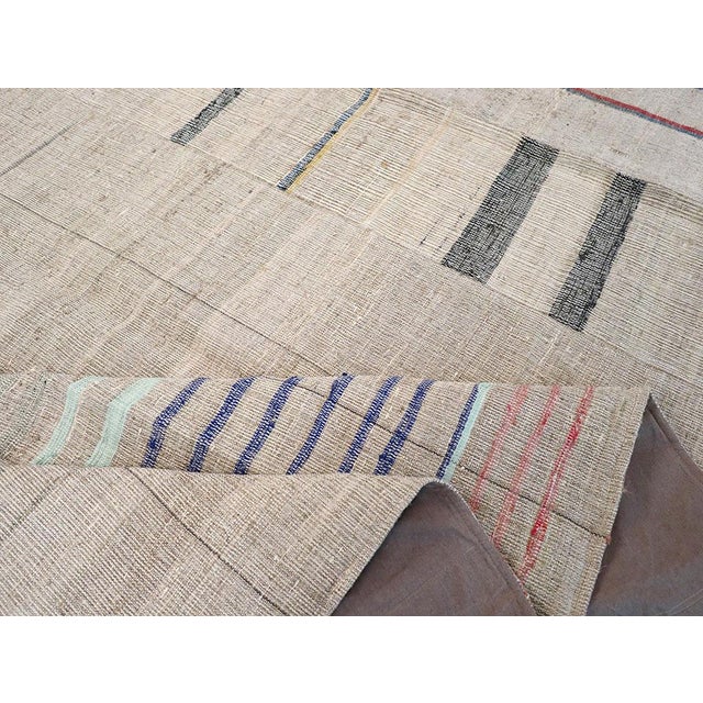 Galerie Shabab Collection Mid-20th Century Turkish Flatweave Kilim Room Size Carpet For Sale - Image 9 of 10