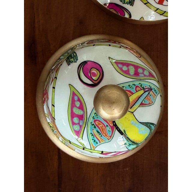 Ceramic Palm Beach Style Decorative Ceramic Ginger Jar- Tropical Theme Hot Pink, Green With Gilt Accents For Sale - Image 7 of 12