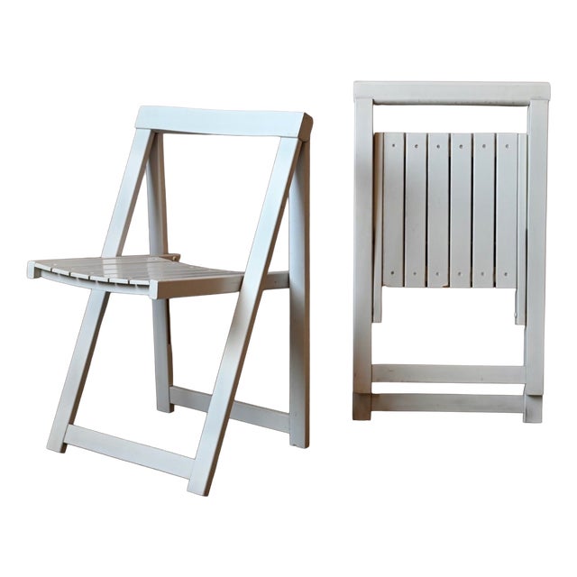 Italian Folding Chairs in White Lacquered, 1960s, Set of 2 For Sale
