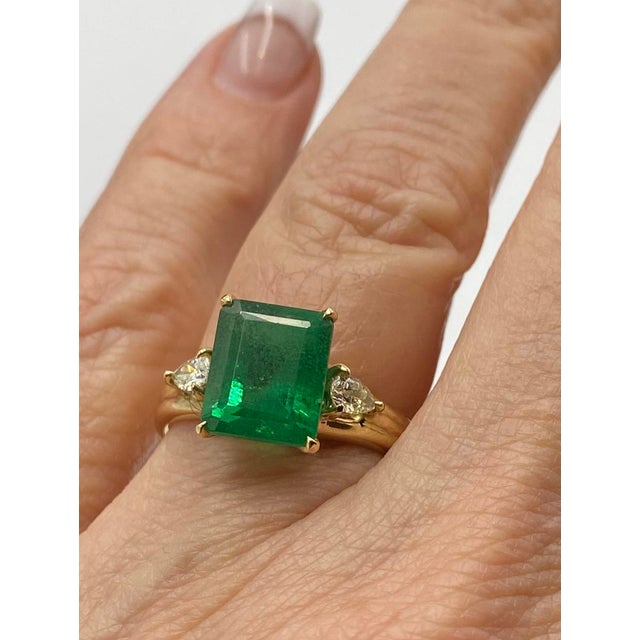 Emerald 7 Ct Emerald 14 Kt Yellow Gold Ring For Sale - Image 8 of 12