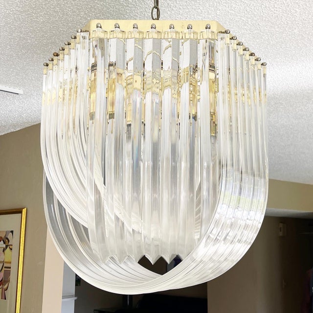 Hollywood Regency Vintage Hollywood Regency Gold Lucite Ribbon Loop Carlo Nason Style Lucite Chandelier For Sale - Image 3 of 7