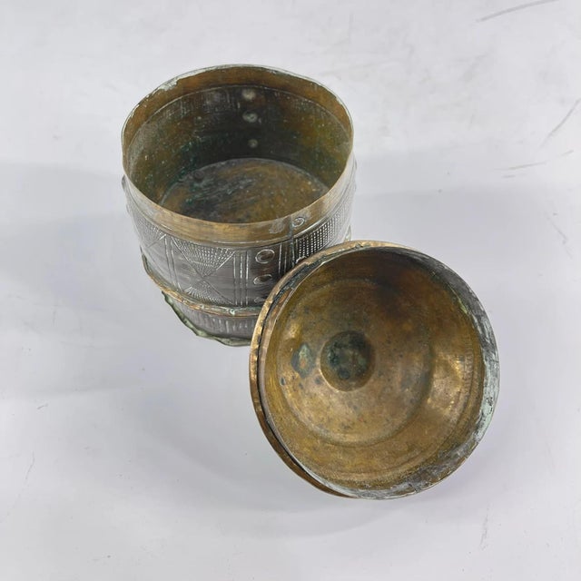 African Early 20th Century Asante Forowa Chased Brass Box Ghana MATTER COLLECTION For Sale - Image 3 of 10