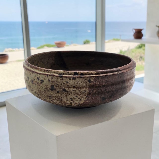 A hand-thrown studio pottery bowl by California ceramicist Hysong, produced within the Northern California studio pottery...