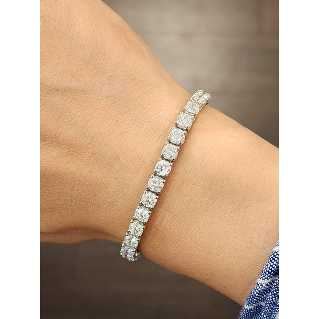 Modern 11.68 Ct Diamond Tennis Bracelet For Sale - Image 3 of 8