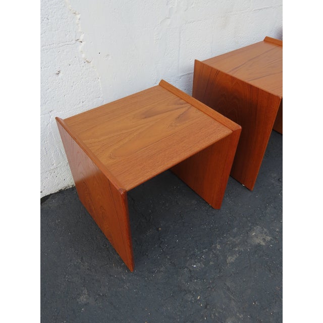 Danish Modern Waterfall Teak Wood Veneer Nesting Side End Tables 3pc Set 6650 For Sale - Image 13 of 15