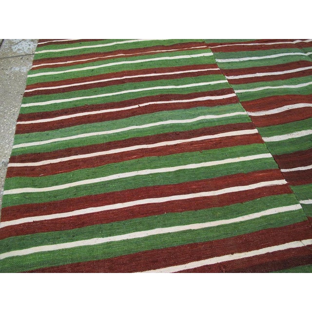 Galerie Shabab Collection Mid-20th Century Handmade Turkish Flat-Weave Kilim Room Size Accent Rug For Sale In New York - Image 6 of 10