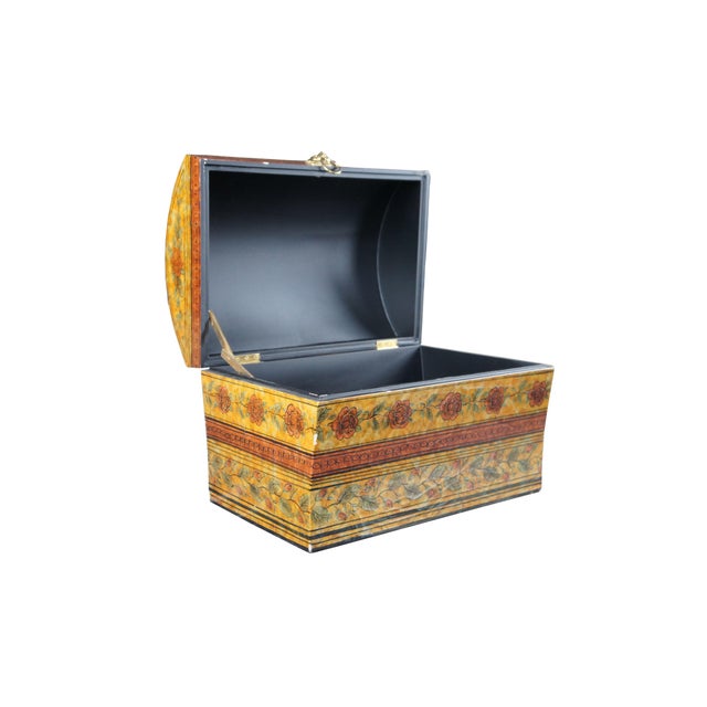 An impressive lacquered keepsake box attributed to Maitland Smith, circa 1990s. Features a chinoiserie motif with flowers...