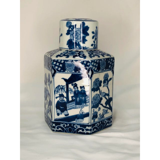 Late 20th Century Chinoiserie Blue and White Lidded Jar For Sale - Image 10 of 10