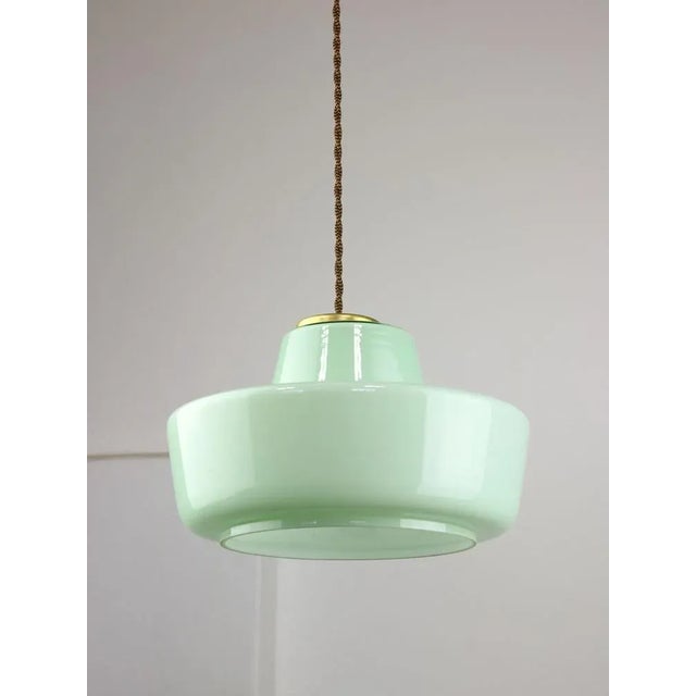 The lamp socket is designed for standard E27 light-bulb (not included) but also takes your standard American/Canadian E26...