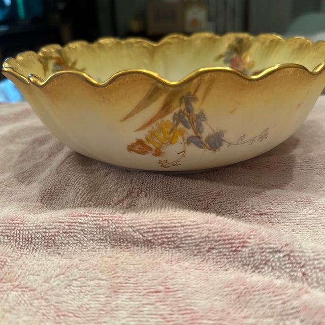 Late 19th Century 1890s French Martial Redon Limoges Gilt Floral Scalloped Bowl For Sale - Image 5 of 5