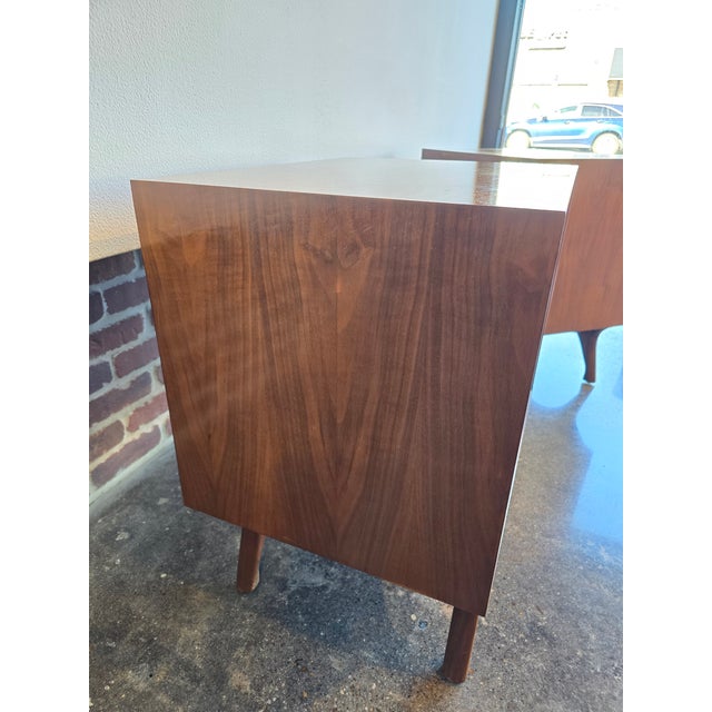 Wood 1960s Pair of Merton Gershun Iconic Walnut Nightstands, Attributed For Sale - Image 7 of 12