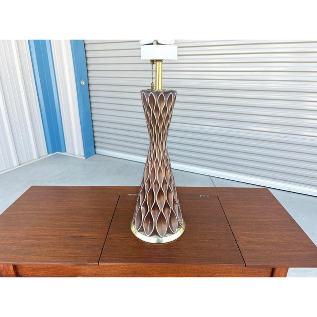 Gerald Thurston 1950s Mid-Century Gerald Thurston for Lightolier 'Honeycomb' Ceramic Table Lamp For Sale - Image 4 of 11