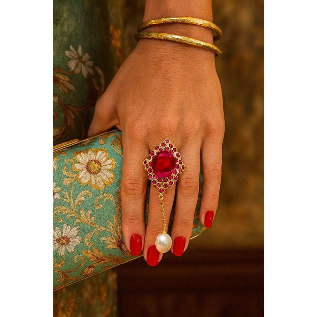 Bochic “Orient” Vintage Ruby & Ruby Cluster Cocktail Ring 18K Gold & Silver For Sale In New York - Image 6 of 8