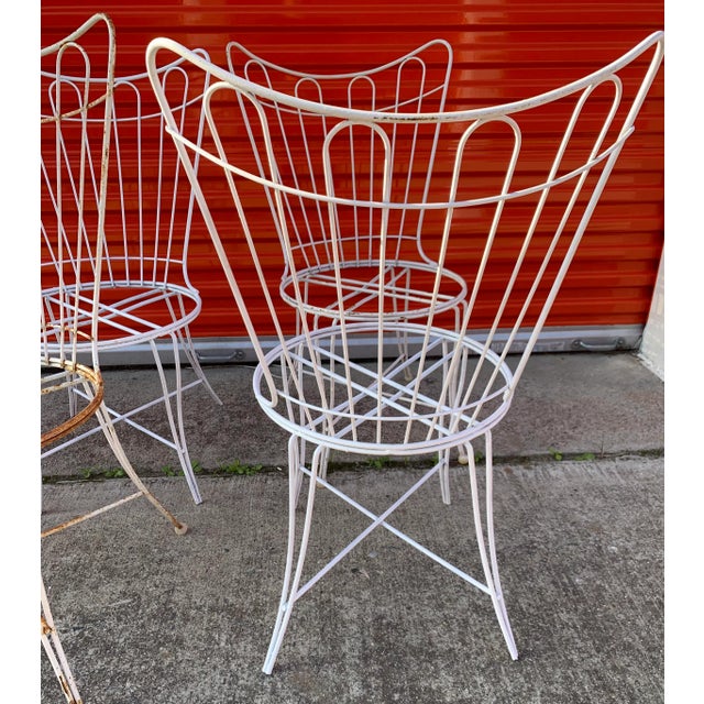 Set of six Homecrest attributed wire patio dining chairs features the best of retro design with hairpin legs, swooping...