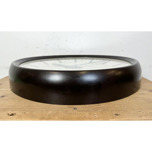 Large Industrial Bakelite Factory Wall Clock from Pragotron, 1960s For Sale - Image 16 of 18
