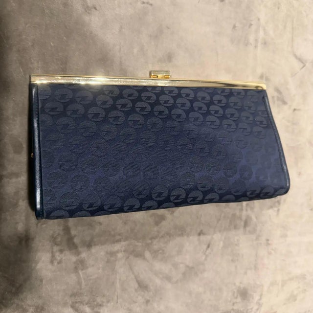 Zenith 1980s Blue Fabric and Brass Italian Continuous Logo Clutch by Zenith For Sale - Image 4 of 15