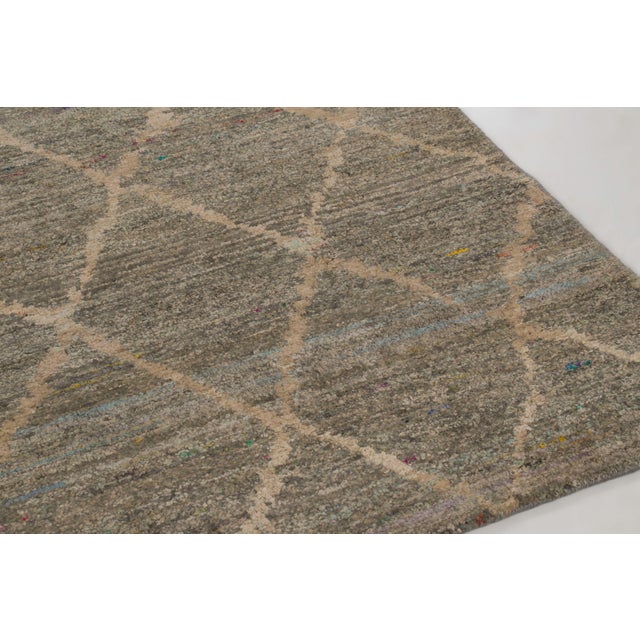 Contemporary Contemporary Geometric Diamond Trellis Natural Silk Rug by Rug & Kilim, India For Sale - Image 3 of 10