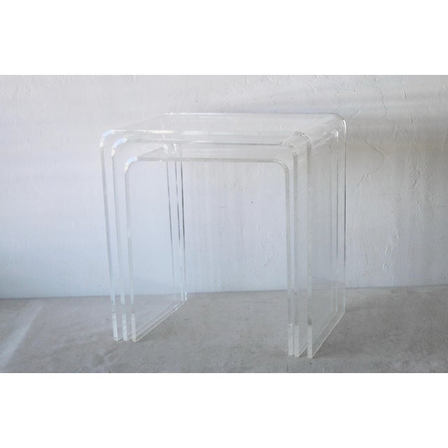 1980s 1980s Vintage Mid-Century Modern Lucite Acrylic Waterfall Nesting Tables-Set of 3 For Sale - Image 5 of 10