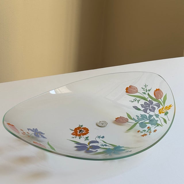 A graceful vintage serving platter by renowned California designer Dorothy C. Thorpe, featuring an elegant freeform oval...