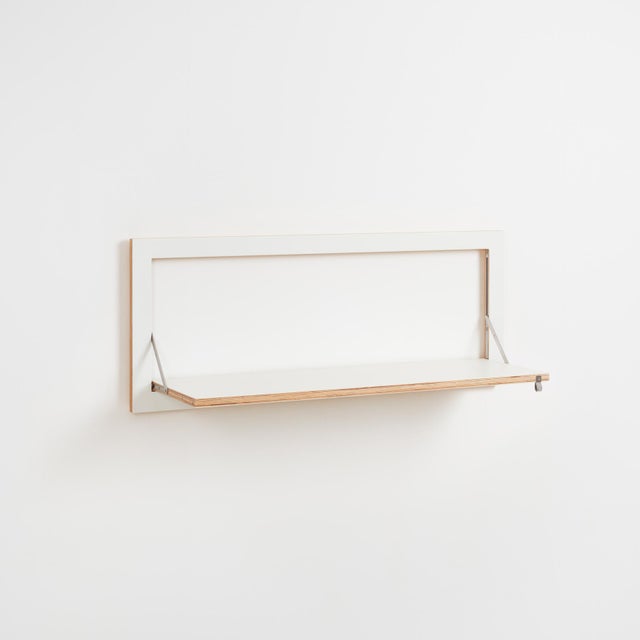 Fifteen folders standing upright or more than two opened folders lying, is what you can expect from a wall board that...