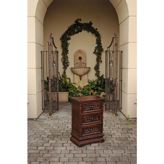 Petite Italian Walnut 1840s Commode with Three Drawers and Guilloche Motifs For Sale In Atlanta - Image 6 of 12