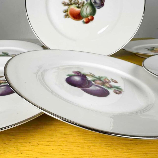 Dessert Plates and Dinner Plate with Fruit Decoration by Richard Ginori, Set of 7 For Sale - Image 5 of 8