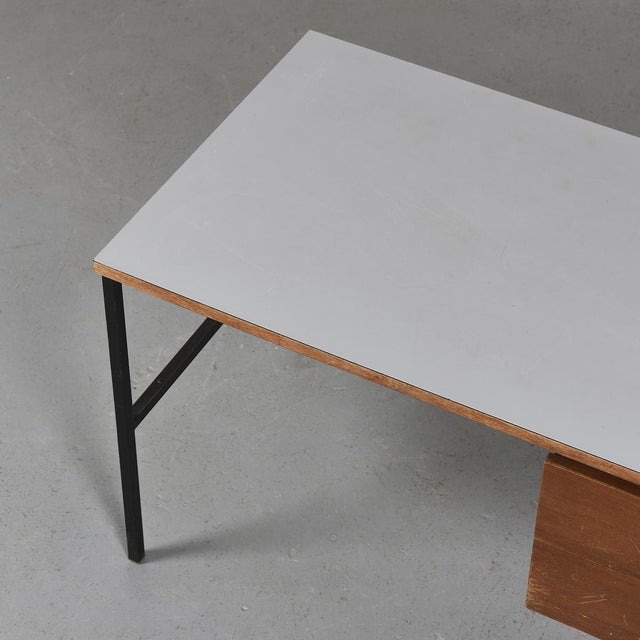 Modern Model 620 Desk by Pierre Guariche for Minvielle, 1950 For Sale - Image 3 of 10