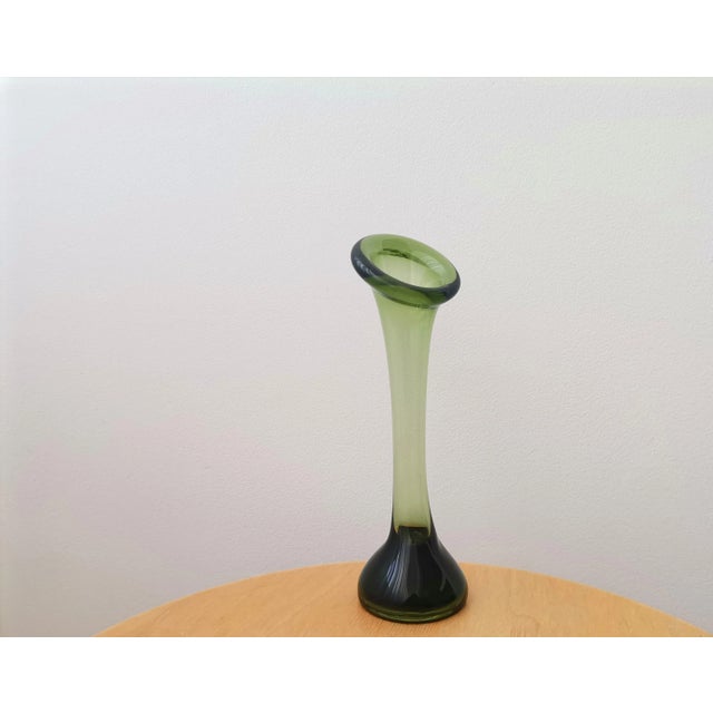 Mid-Century Portuguese Green Glass Single Bud Vase by Marinha Grande For Sale - Image 6 of 9